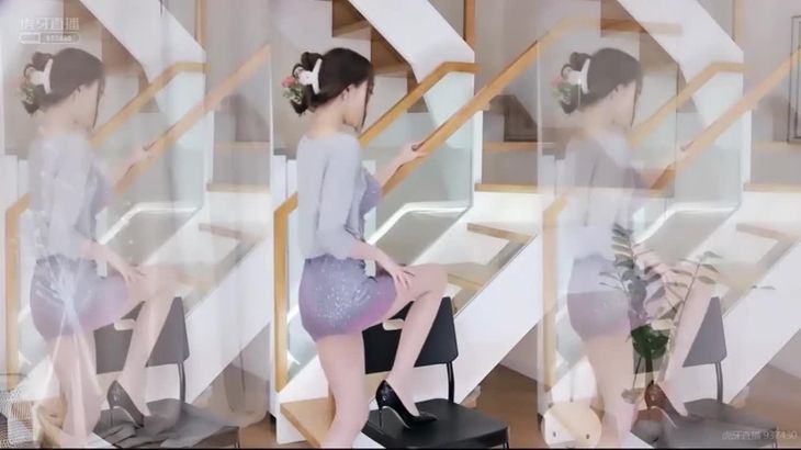 【虎牙暖暖】高跟美腿超短裙，哦呼这个臀部