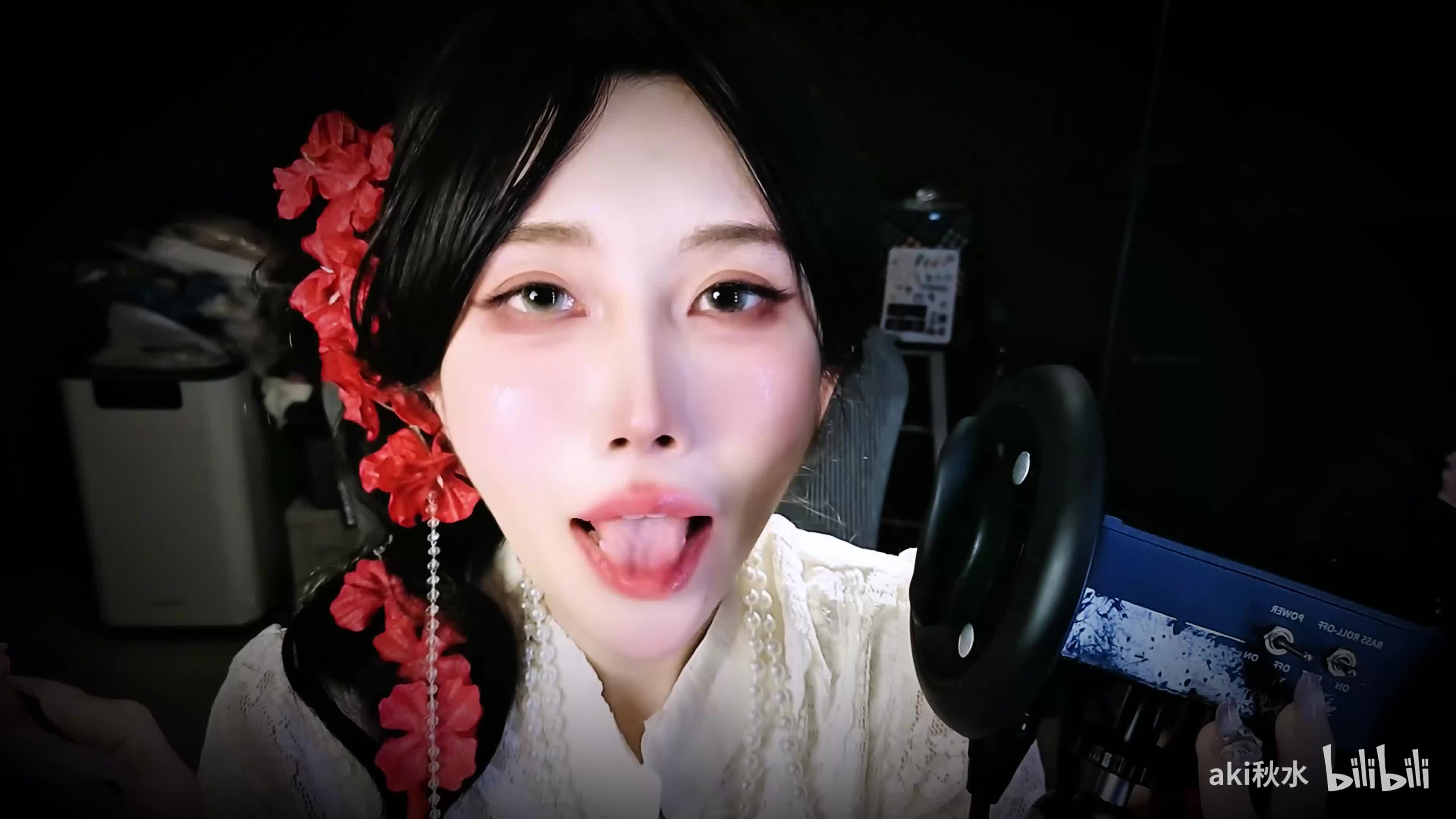【福利助眠】Aki秋水充电福利ASMR助眠系列之双人视角I采耳I孔雀鱼I视觉触发超舒服